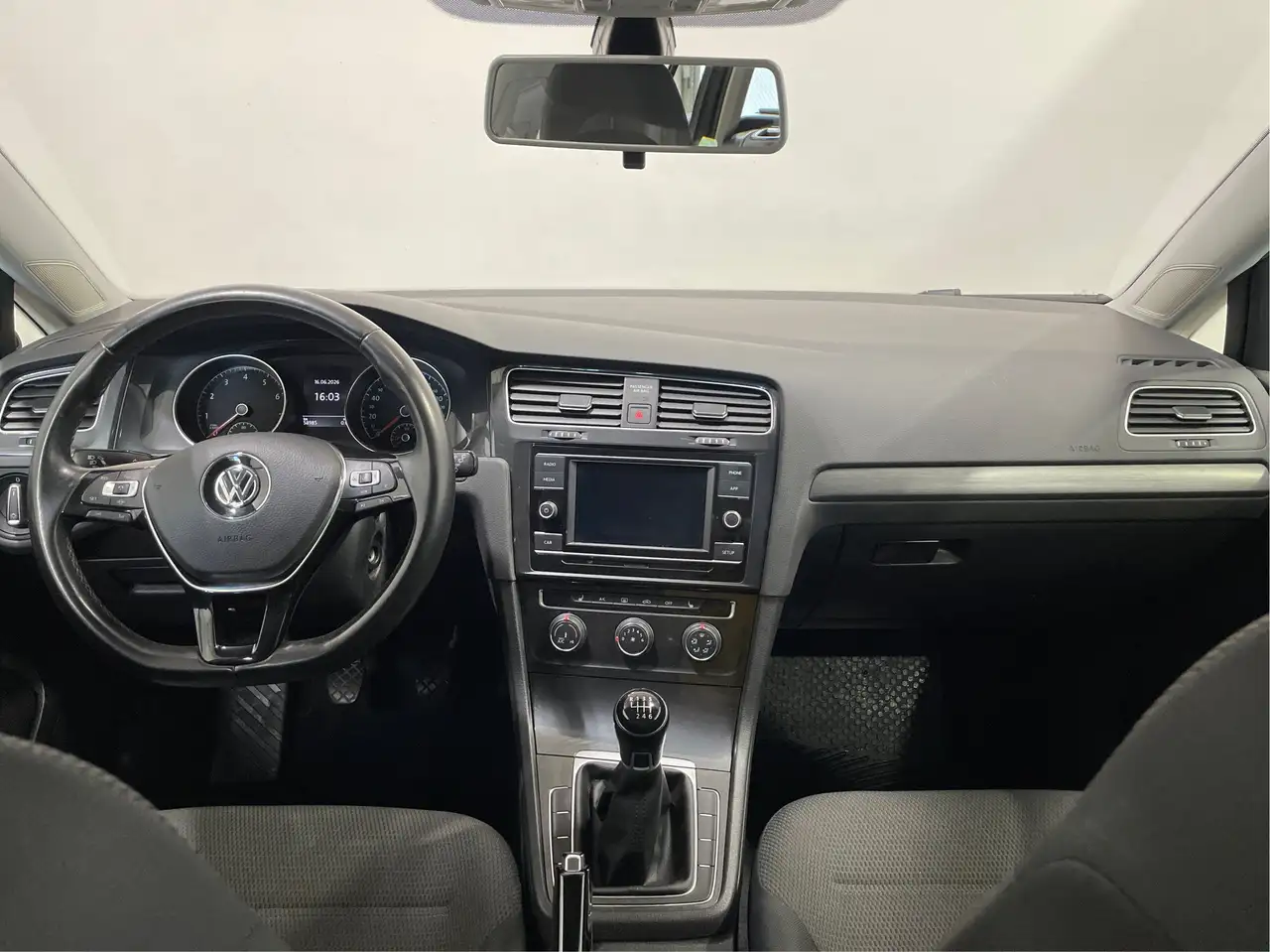 Volkswagen Golf photo Volkswagen Golf