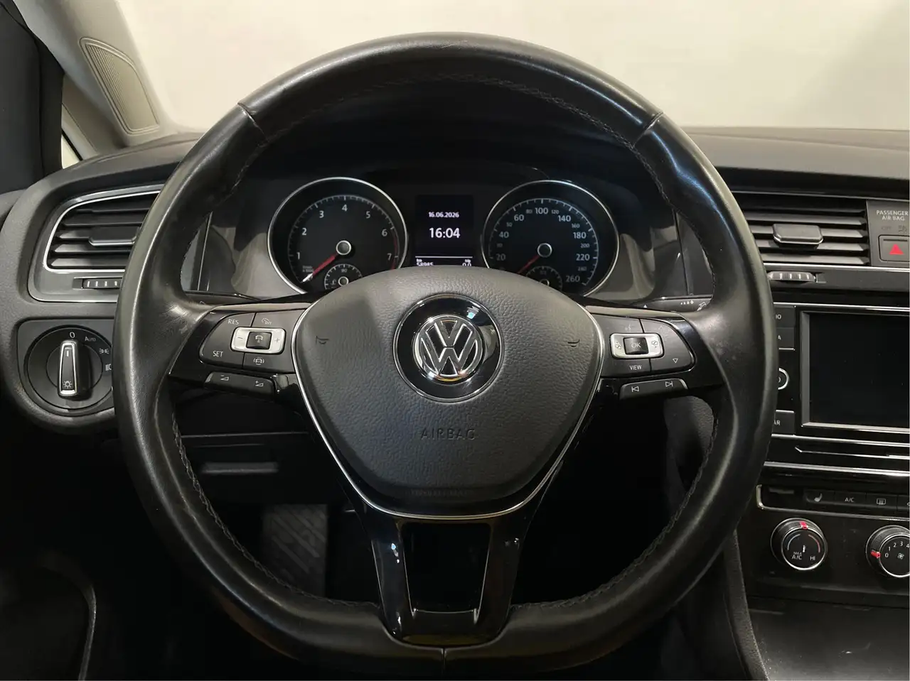 Volkswagen Golf photo Volkswagen Golf