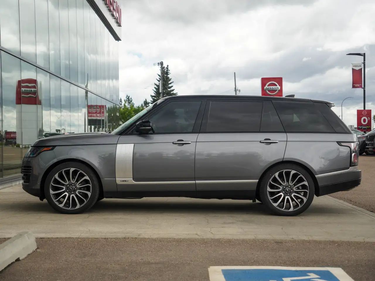 Land Rover Range Rover photo Land Rover Range Rover