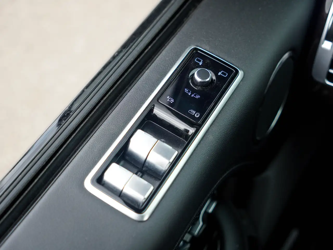 Land Rover Range Rover photo Land Rover Range Rover