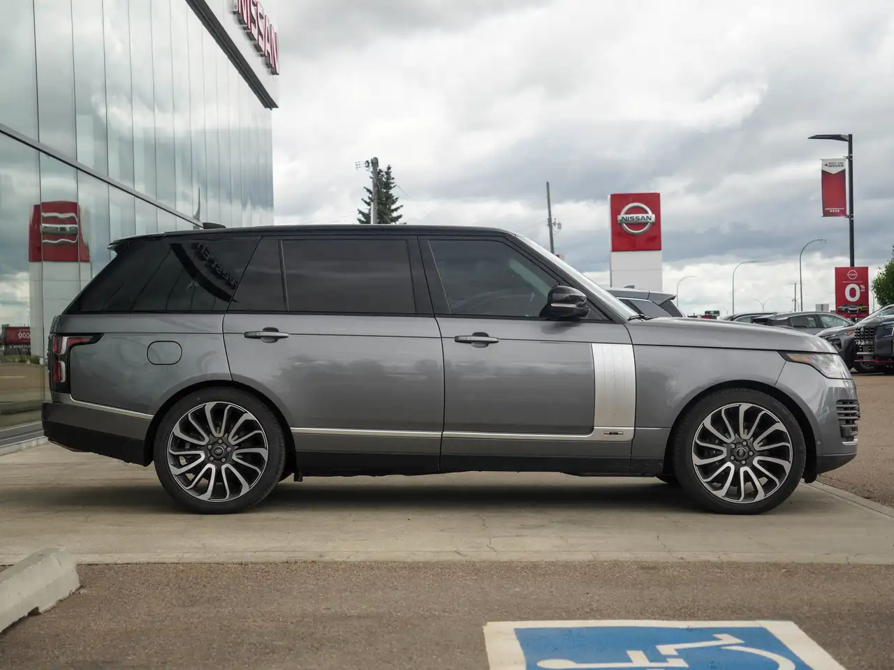 Land Rover Range Rover photo Land Rover Range Rover