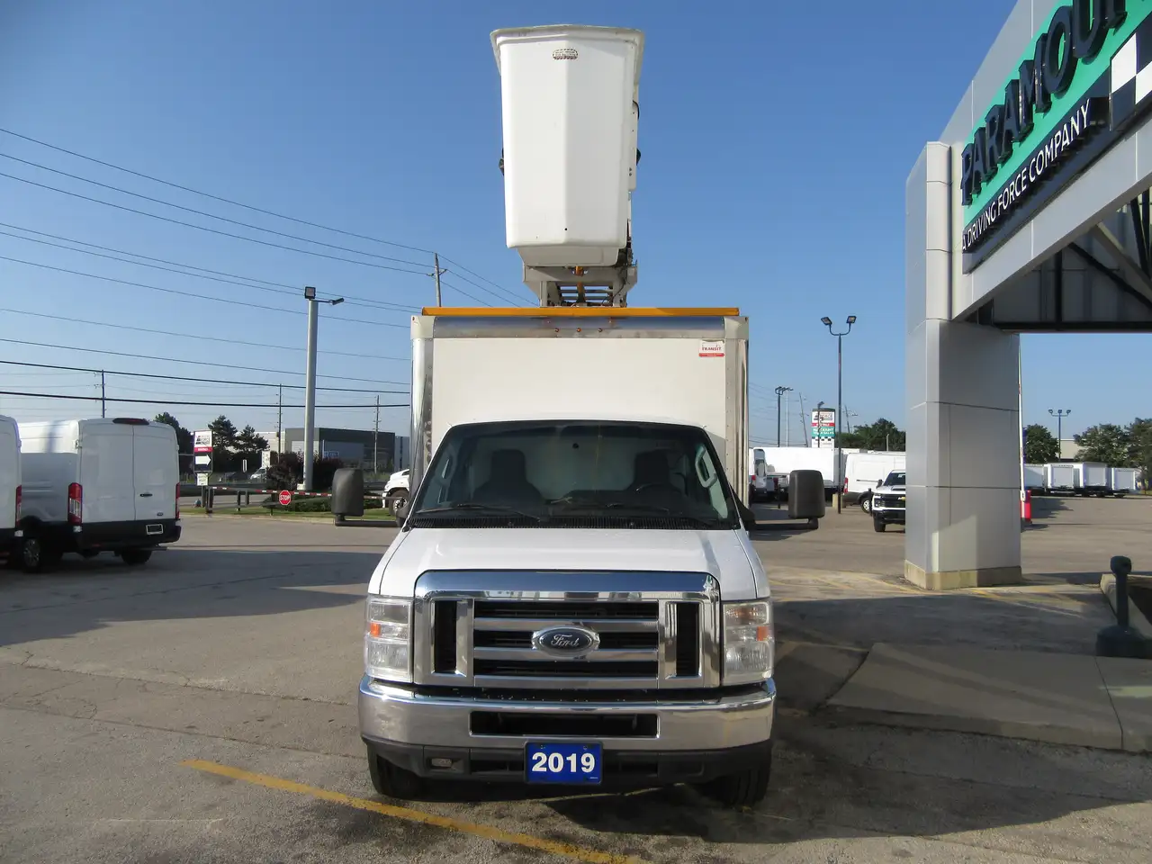 Ford E-450 Super Duty DRW снимка Ford E-450 Super Duty DRW