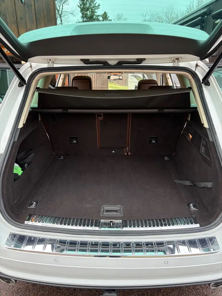 Volkswagen Touareg photo Volkswagen Touareg