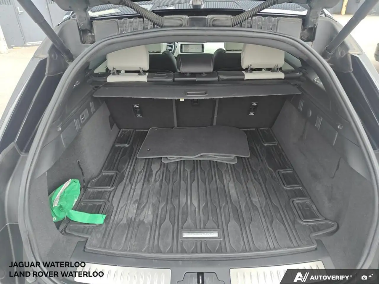 Land Rover Range Rover Velar photo Land Rover Range Rover Velar