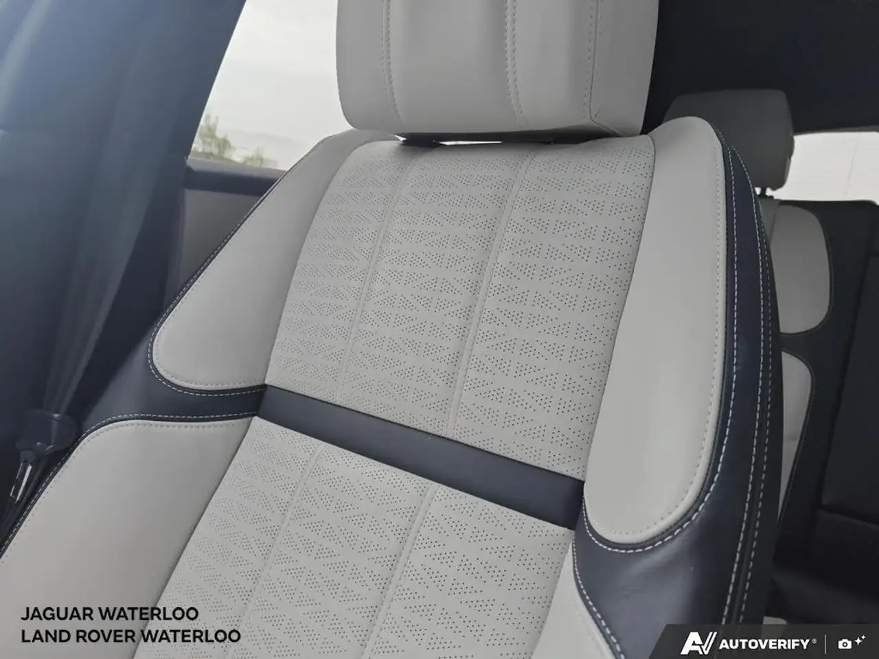 Land Rover Range Rover Velar photo Land Rover Range Rover Velar
