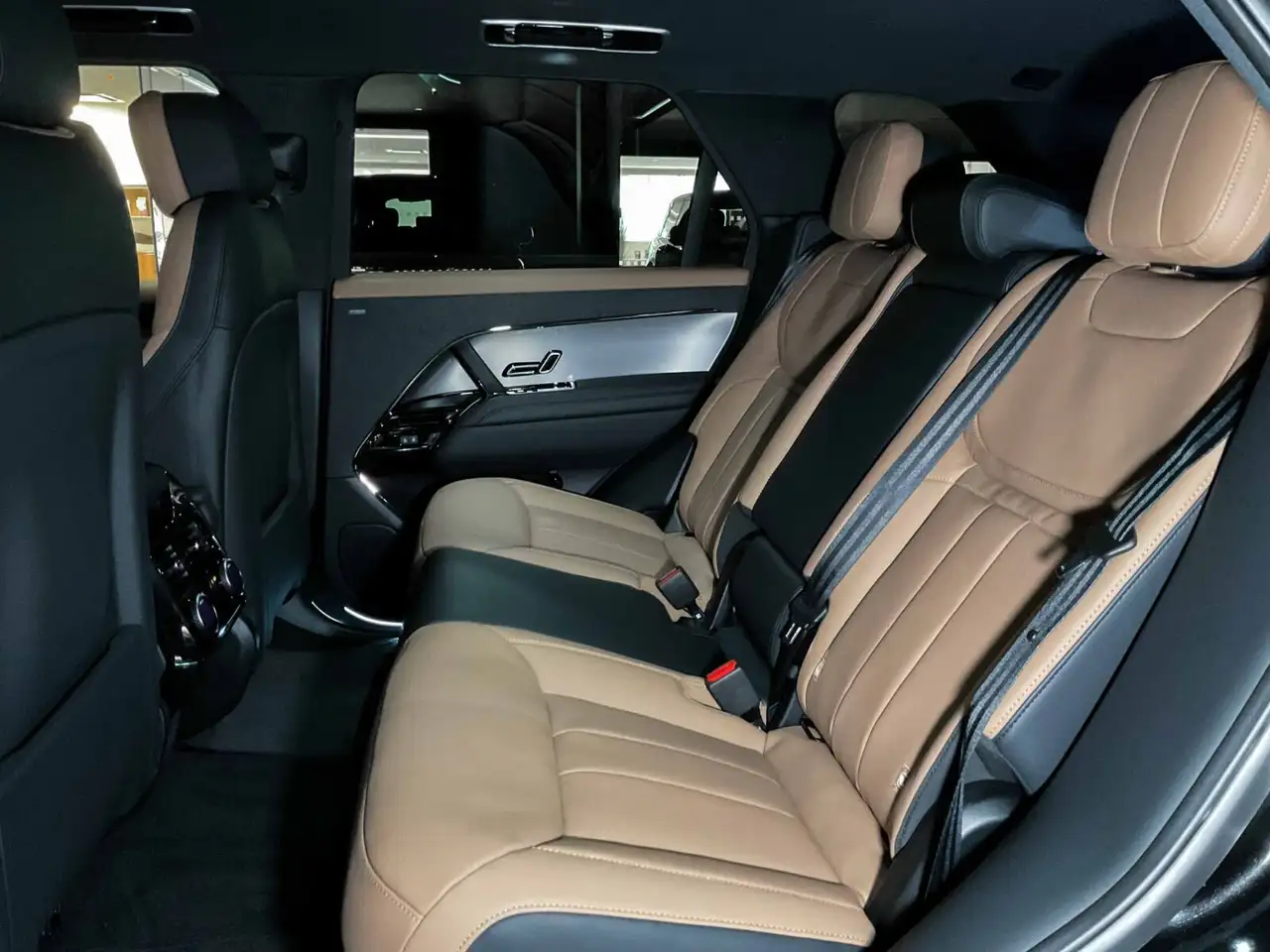 Land Rover Range Rover Sport снимка Land Rover Range Rover Sport