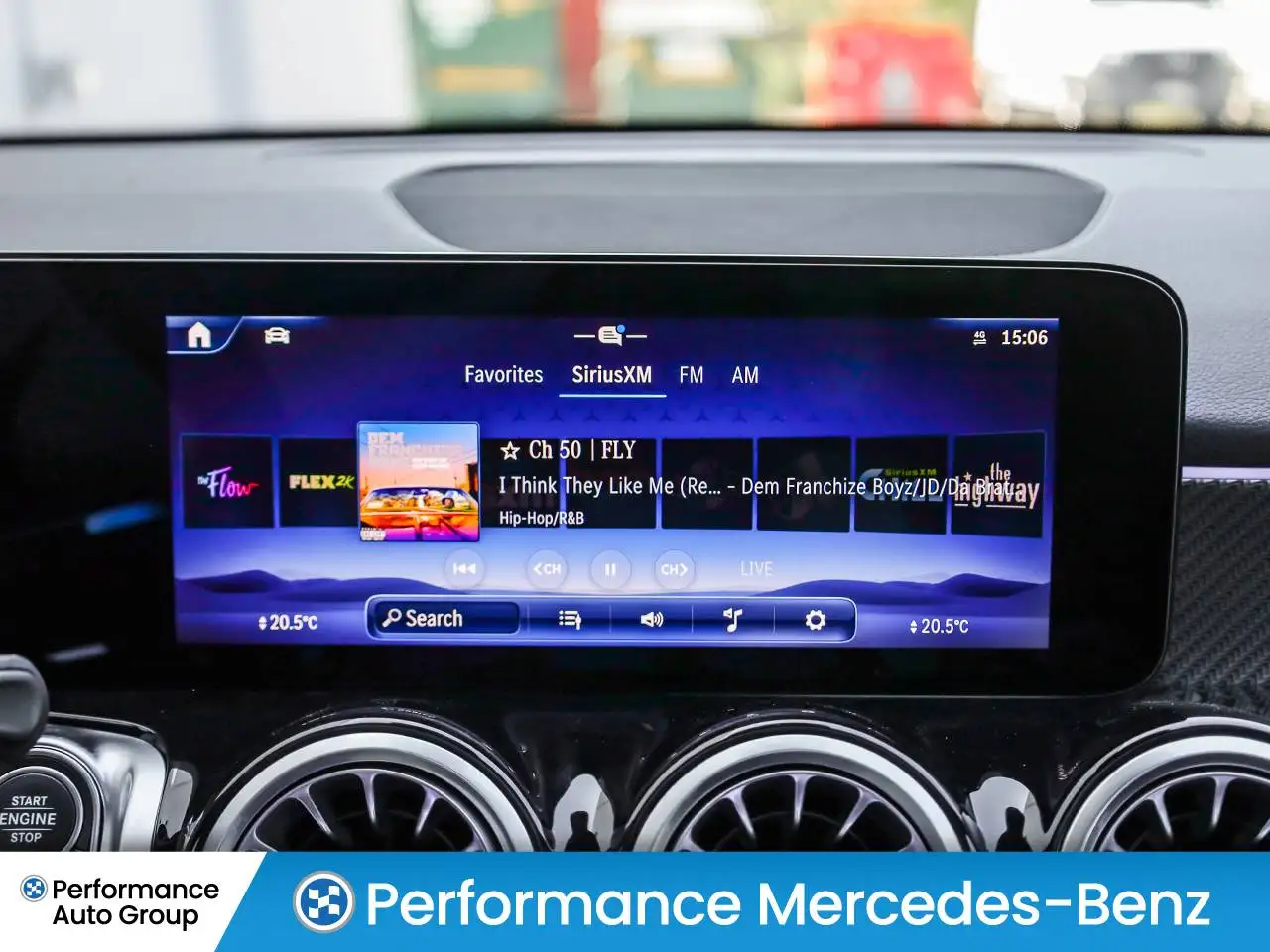 Mercedes-Benz GLB photo Mercedes-Benz GLB