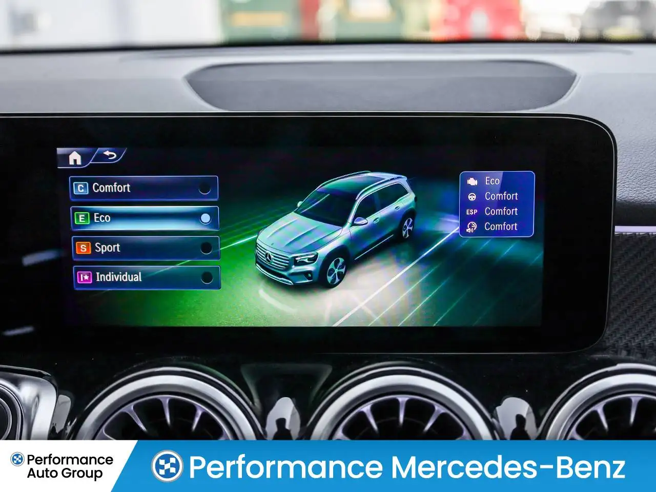 Mercedes-Benz GLB photo Mercedes-Benz GLB