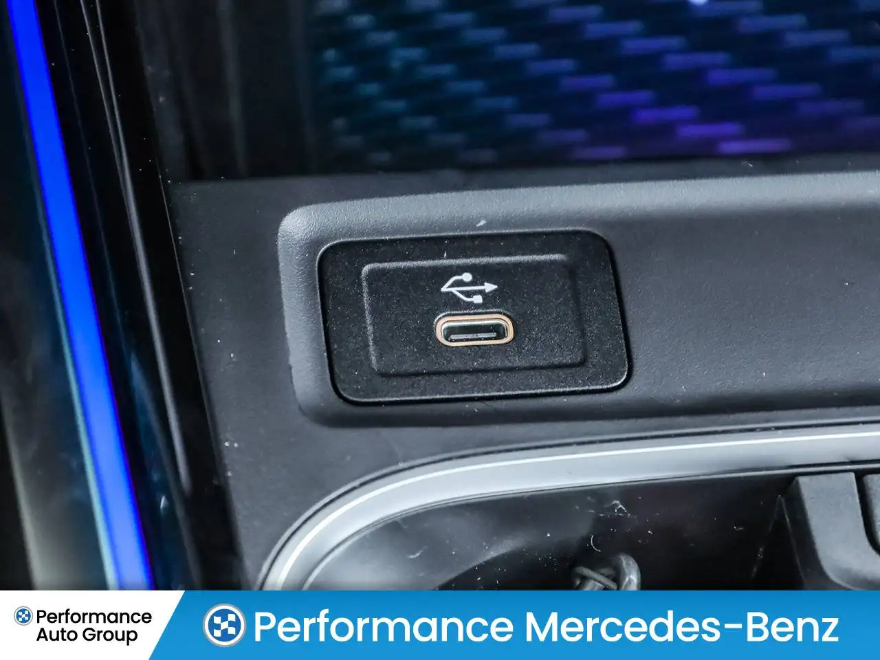 Mercedes-Benz GLB photo Mercedes-Benz GLB