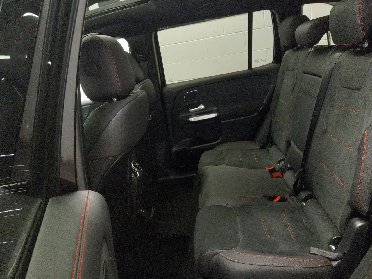 Mercedes-Benz GLB photo Mercedes-Benz GLB