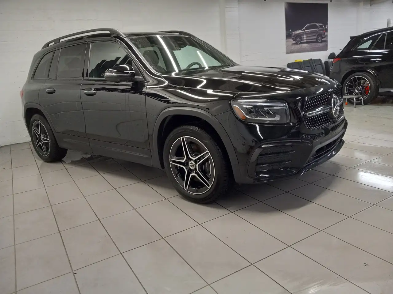 Mercedes-Benz GLB photo Mercedes-Benz GLB