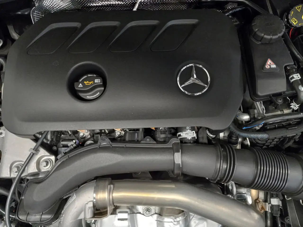 Mercedes-Benz GLB photo Mercedes-Benz GLB