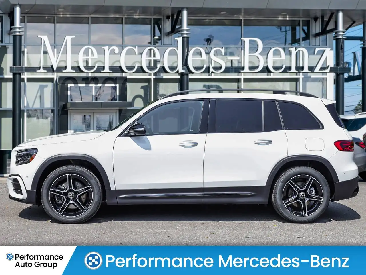 Mercedes-Benz GLB снимка Mercedes-Benz GLB