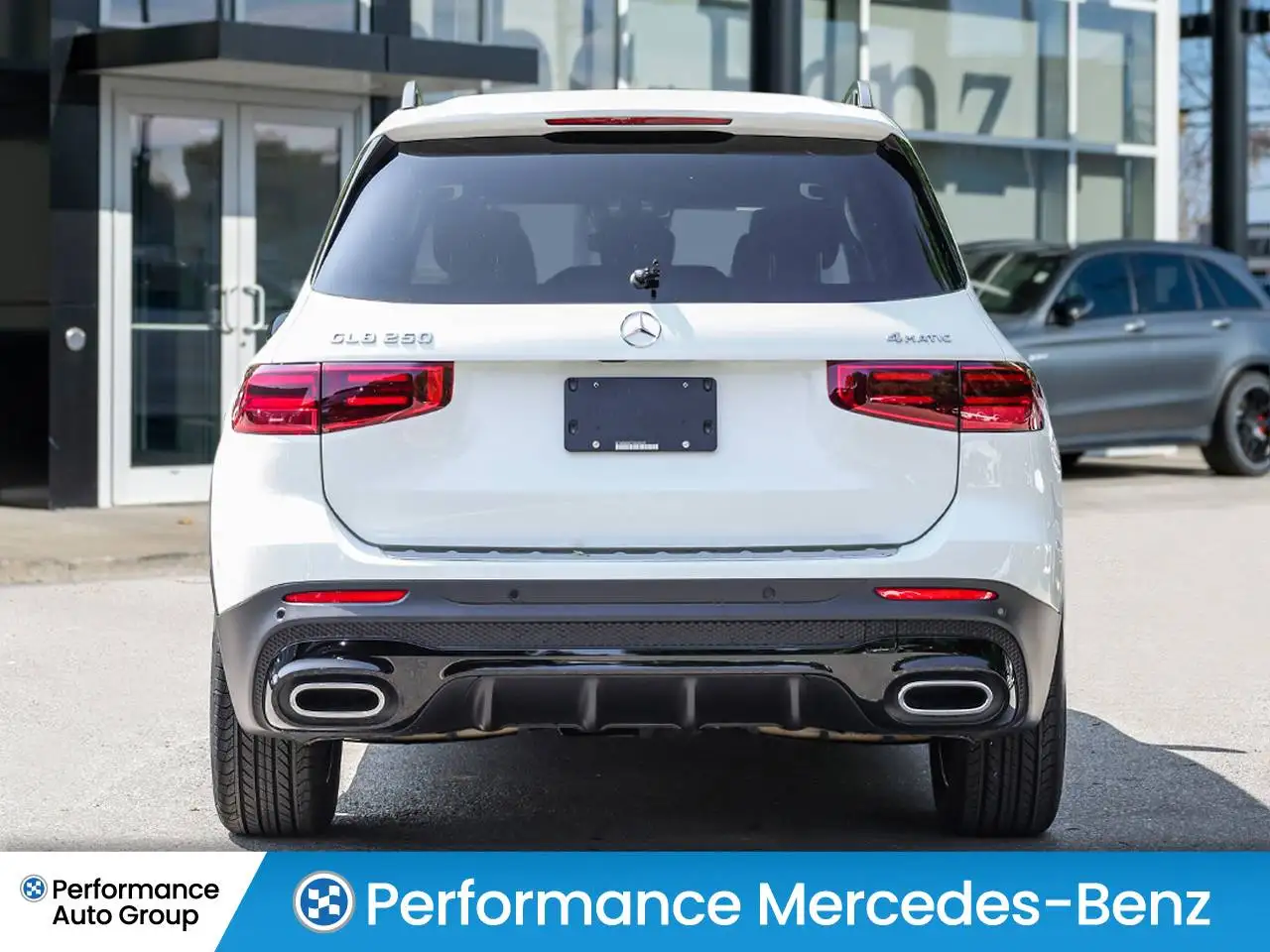 Mercedes-Benz GLB снимка Mercedes-Benz GLB