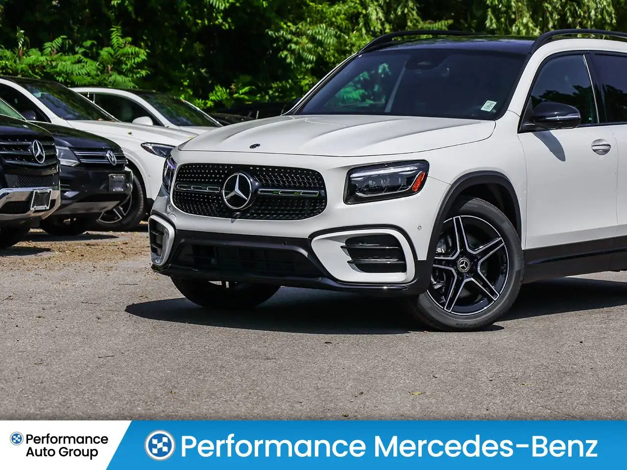 Mercedes-Benz GLB снимка Mercedes-Benz GLB
