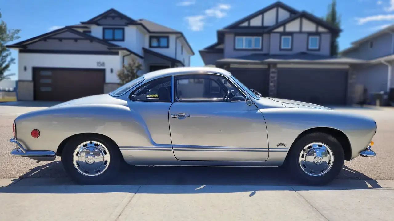 Volkswagen Karmann Ghia снимка Volkswagen Karmann Ghia