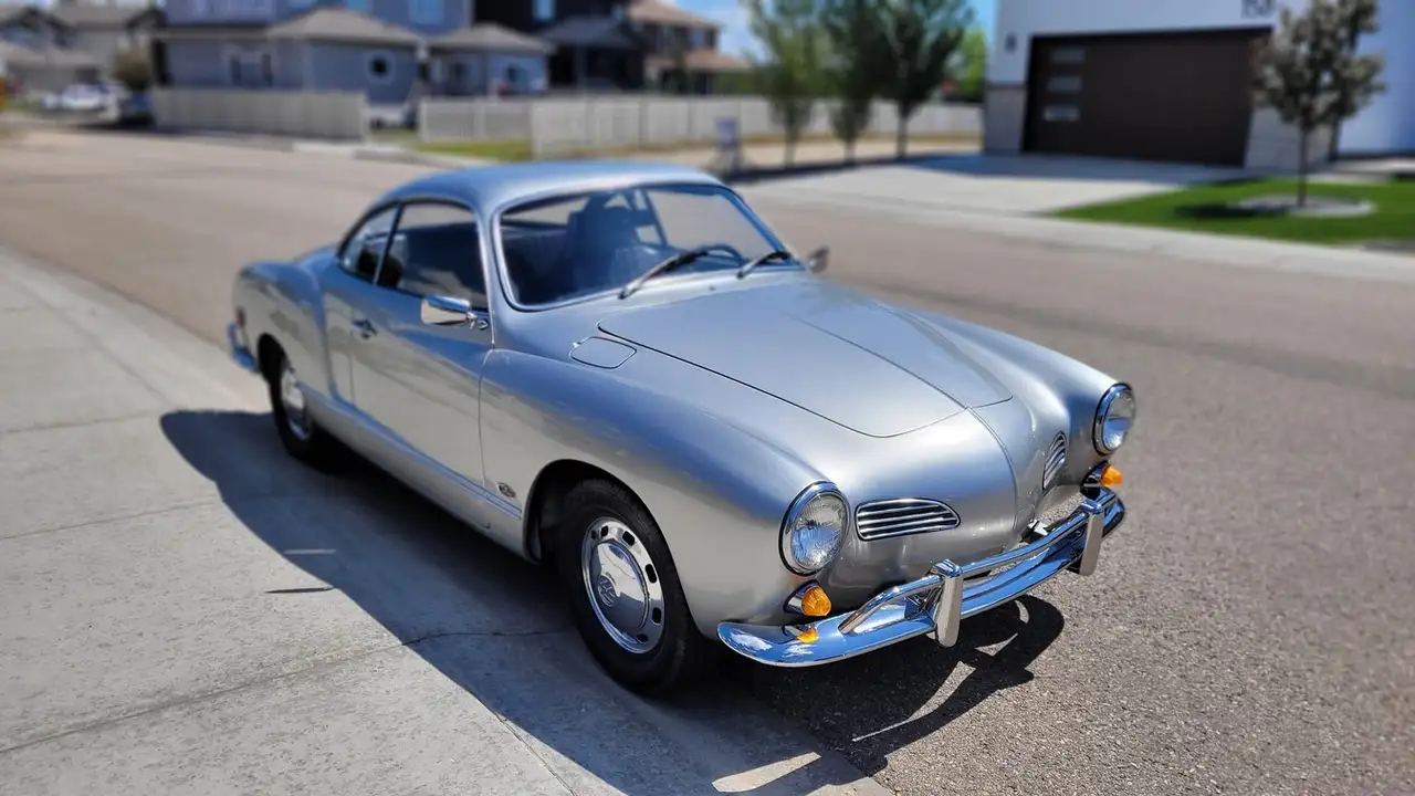 Volkswagen Karmann Ghia снимка Volkswagen Karmann Ghia