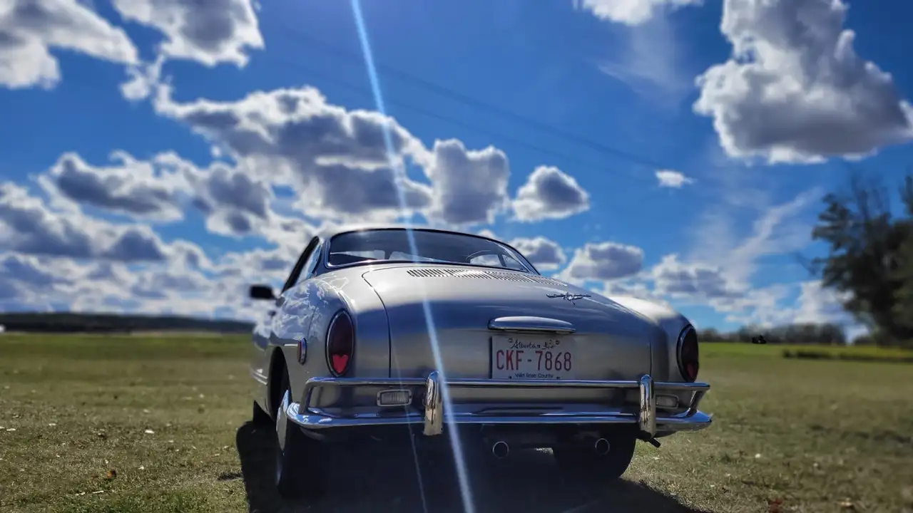Volkswagen Karmann Ghia снимка Volkswagen Karmann Ghia