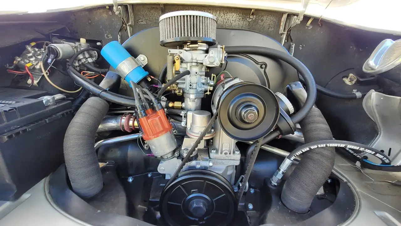 Volkswagen Karmann Ghia снимка Volkswagen Karmann Ghia