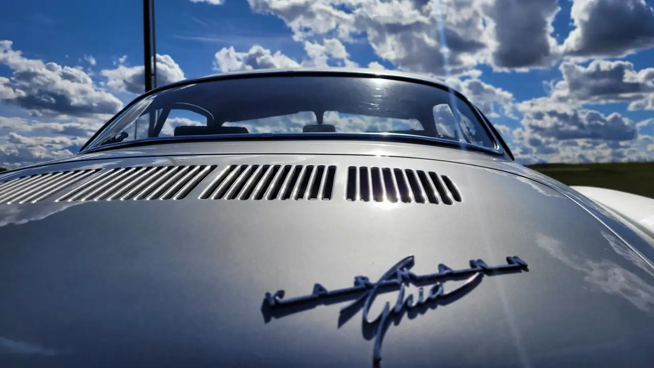 Volkswagen Karmann Ghia снимка Volkswagen Karmann Ghia