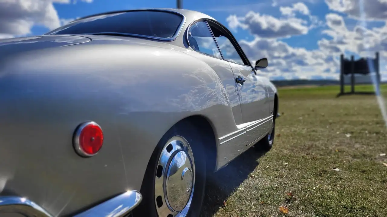 Volkswagen Karmann Ghia снимка Volkswagen Karmann Ghia