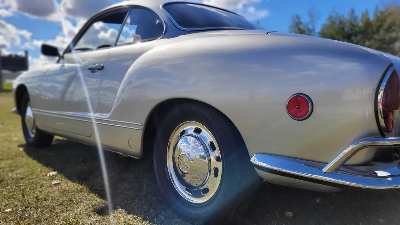 Volkswagen Karmann Ghia снимка Volkswagen Karmann Ghia