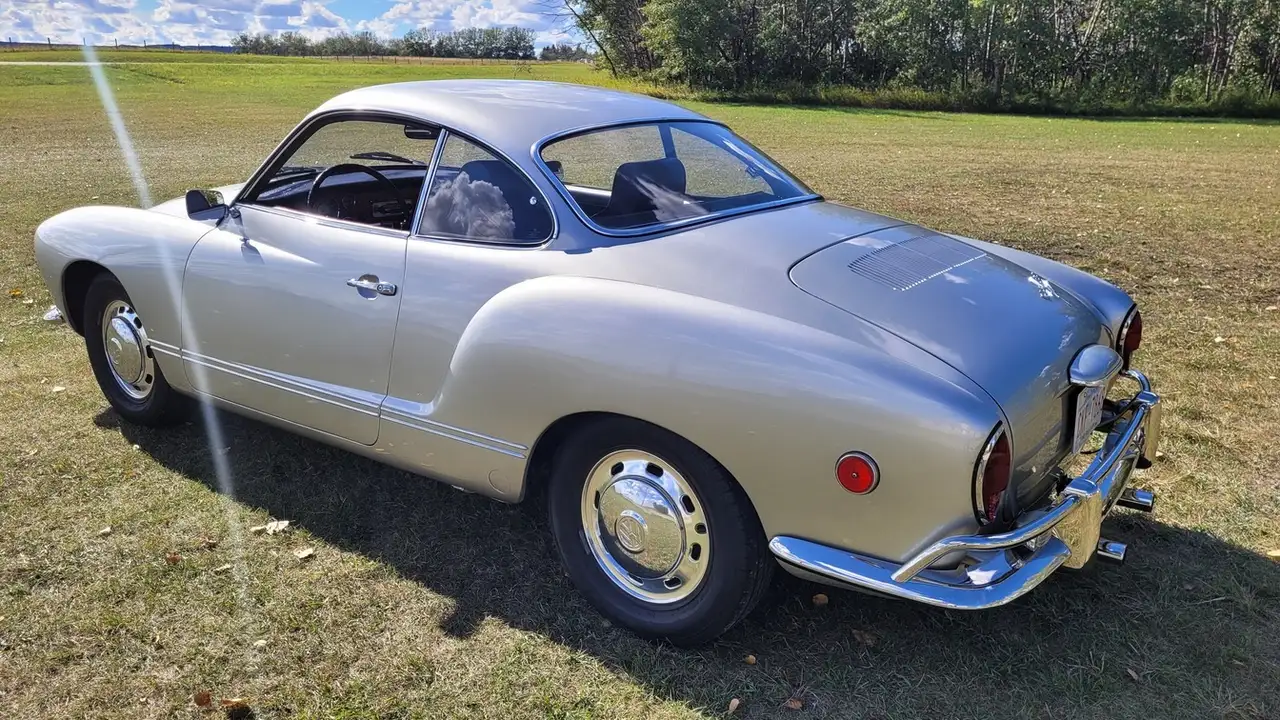 Volkswagen Karmann Ghia снимка Volkswagen Karmann Ghia