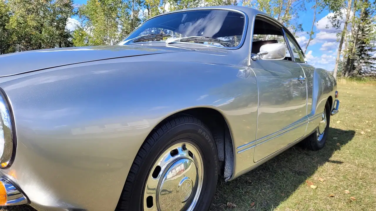 Volkswagen Karmann Ghia снимка Volkswagen Karmann Ghia