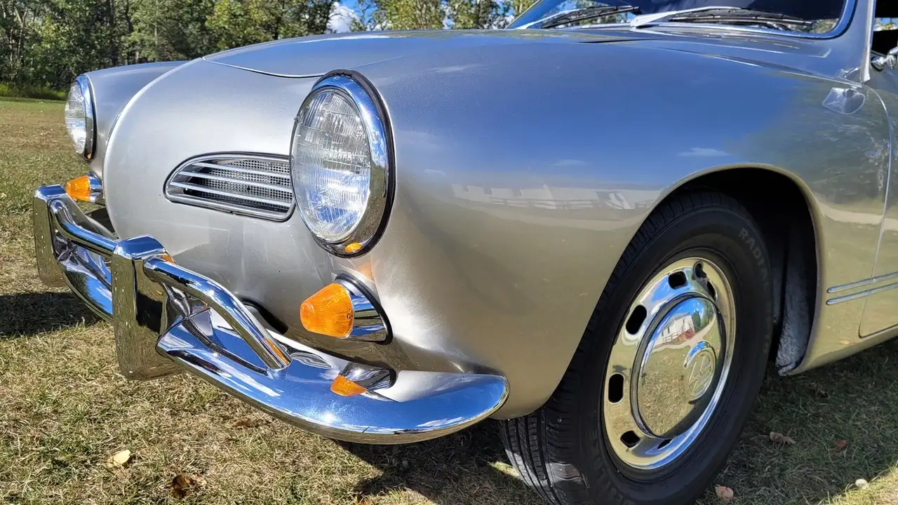 Volkswagen Karmann Ghia снимка Volkswagen Karmann Ghia
