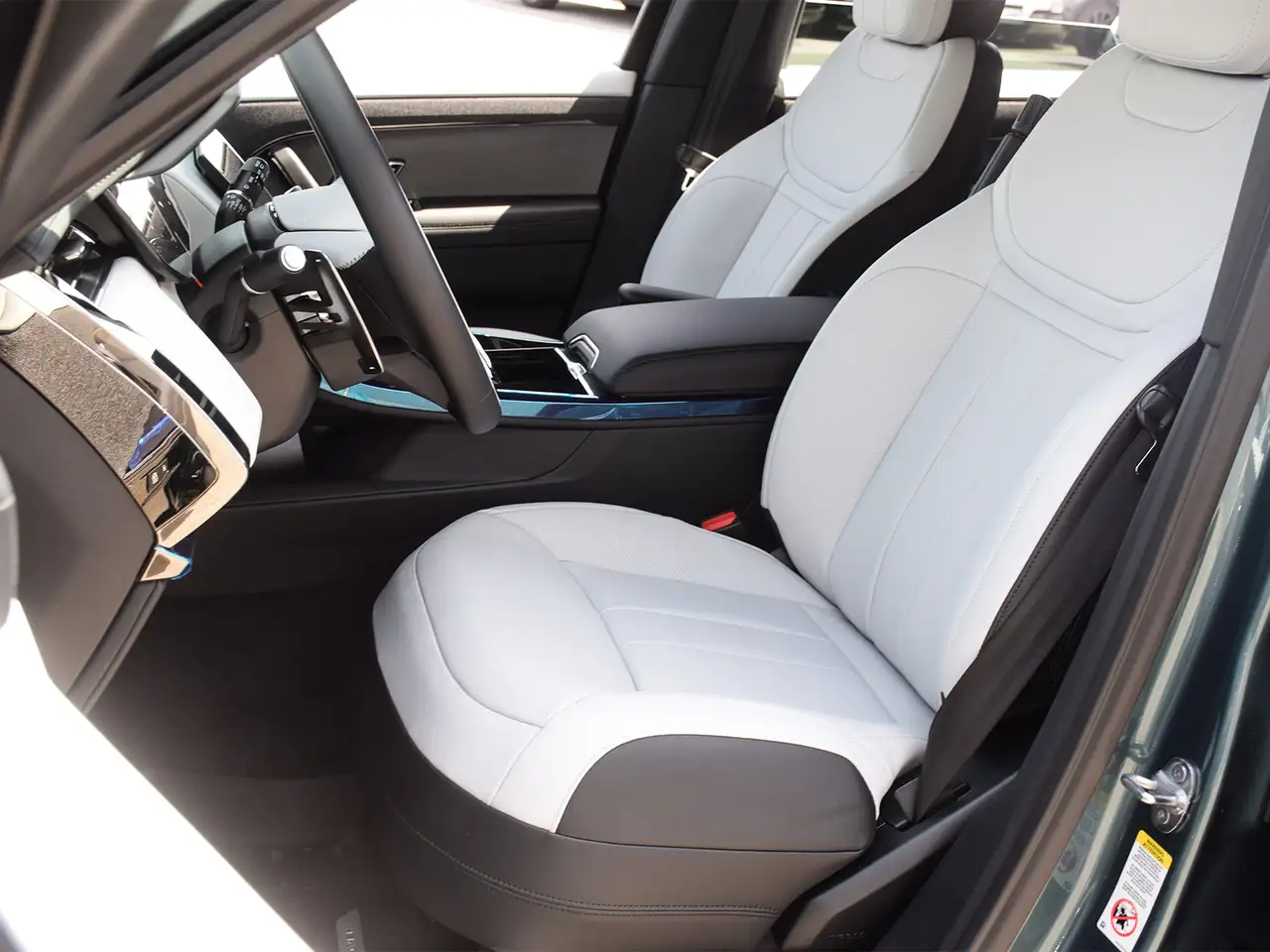 Land Rover Range Rover Sport photo Land Rover Range Rover Sport