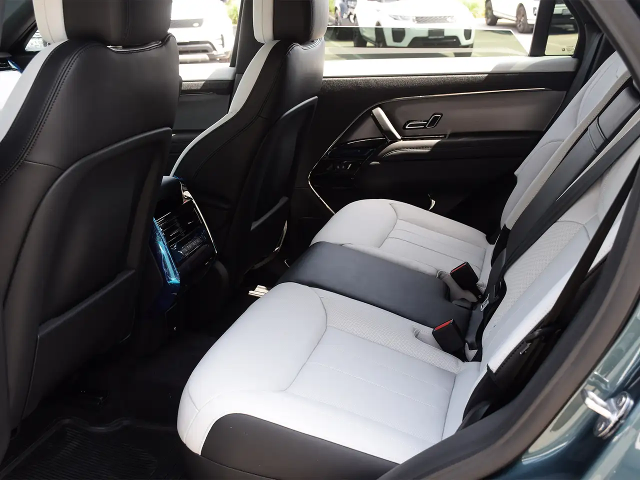 Land Rover Range Rover Sport photo Land Rover Range Rover Sport