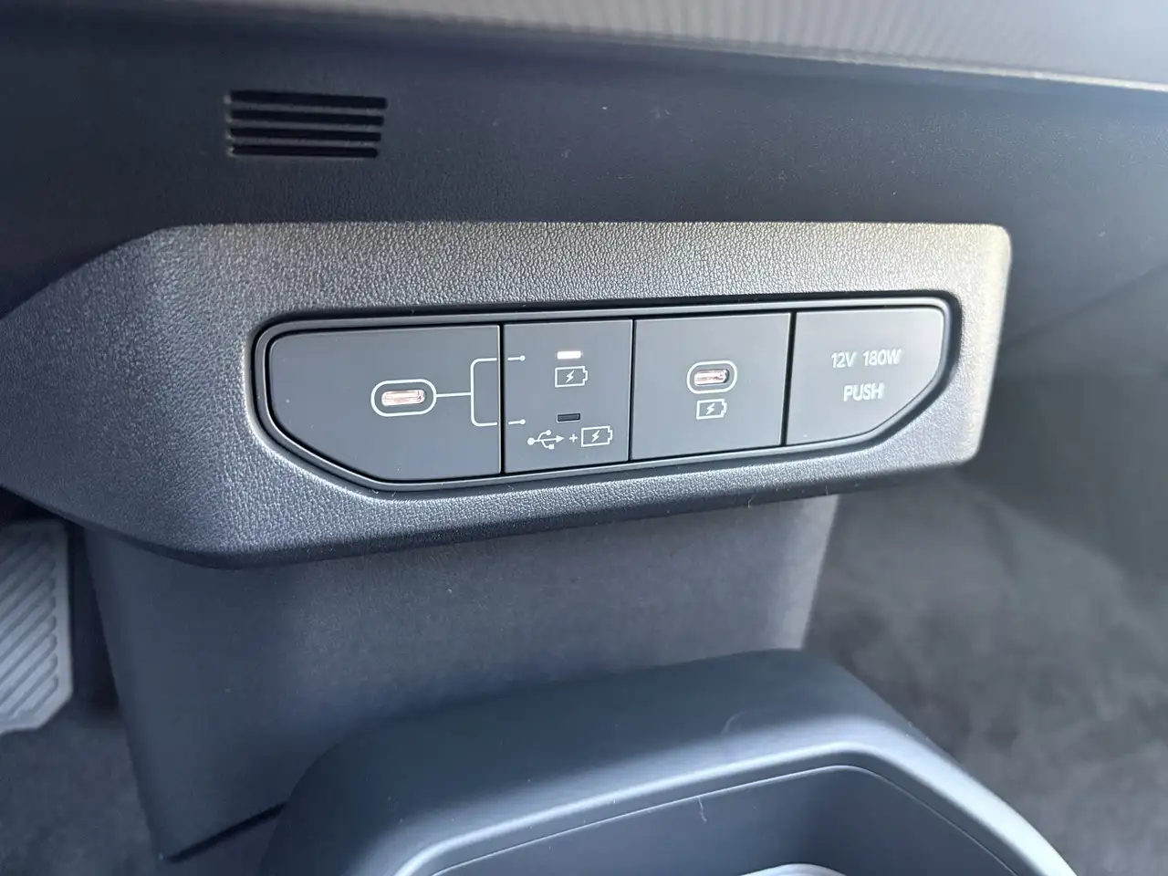 Kia EV4 снимка Kia EV4