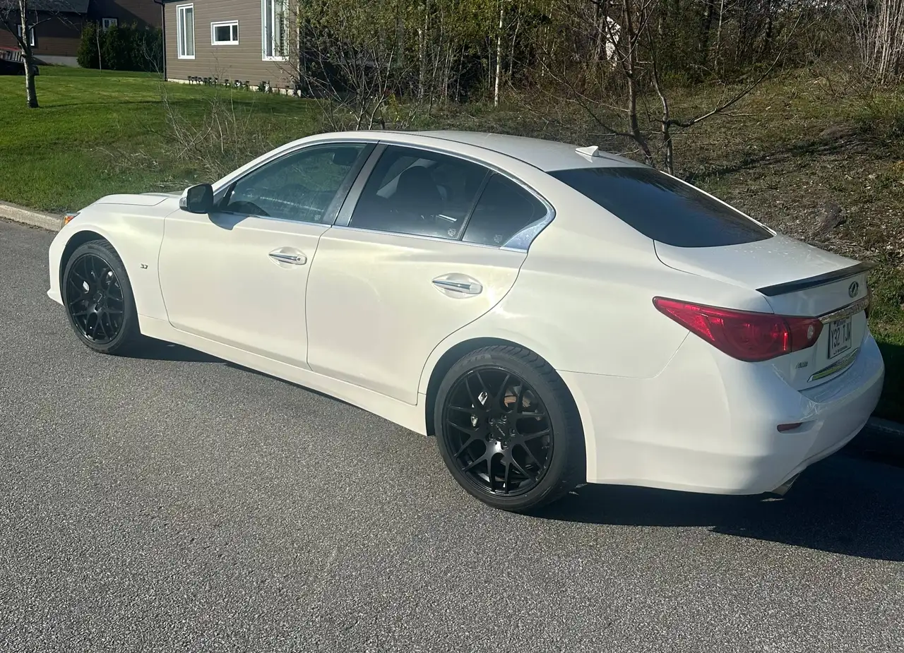 Infiniti Q50 снимка Infiniti Q50