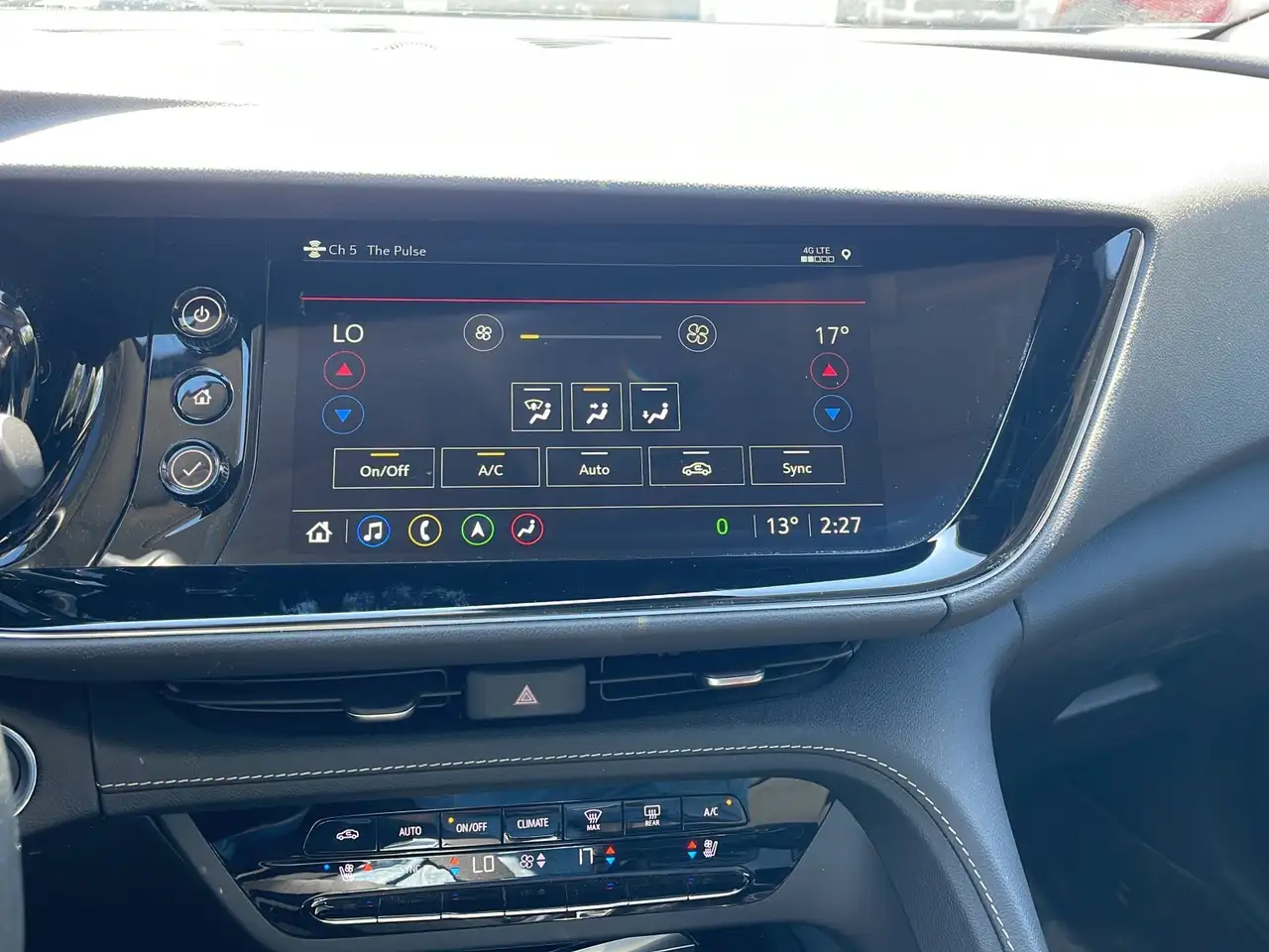 Buick Envision photo Buick Envision