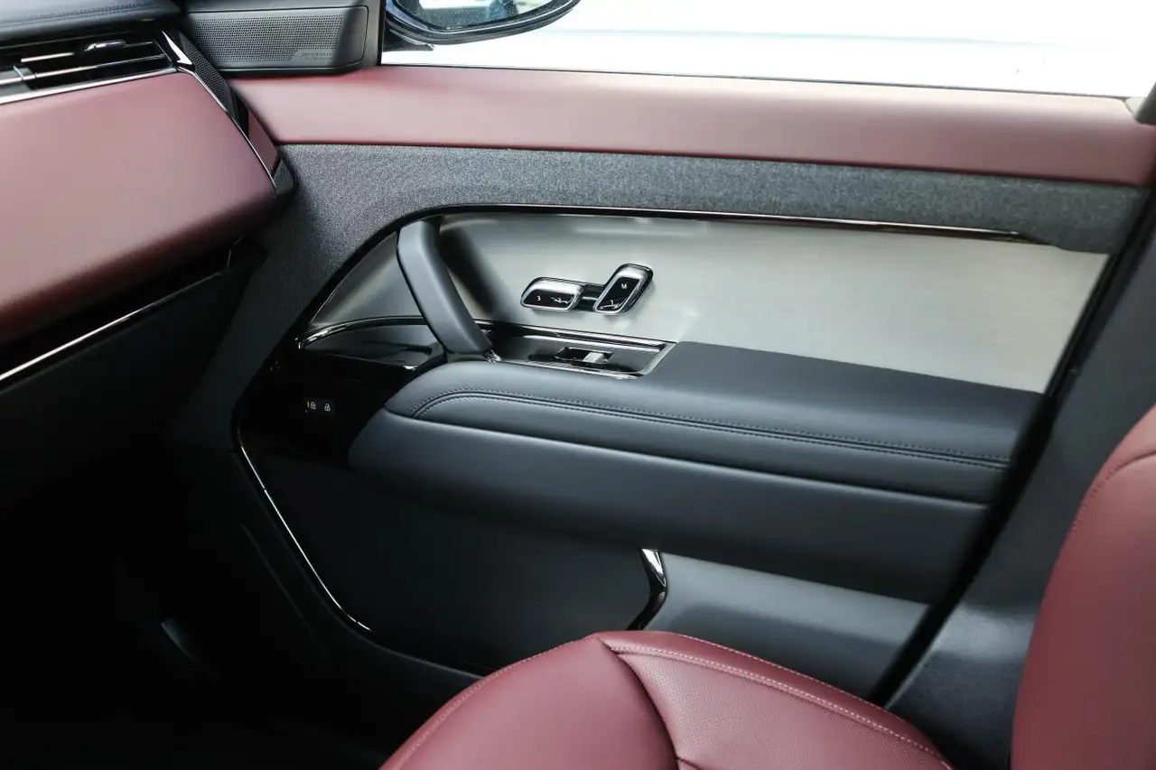 Land Rover Range Rover Sport снимка Land Rover Range Rover Sport