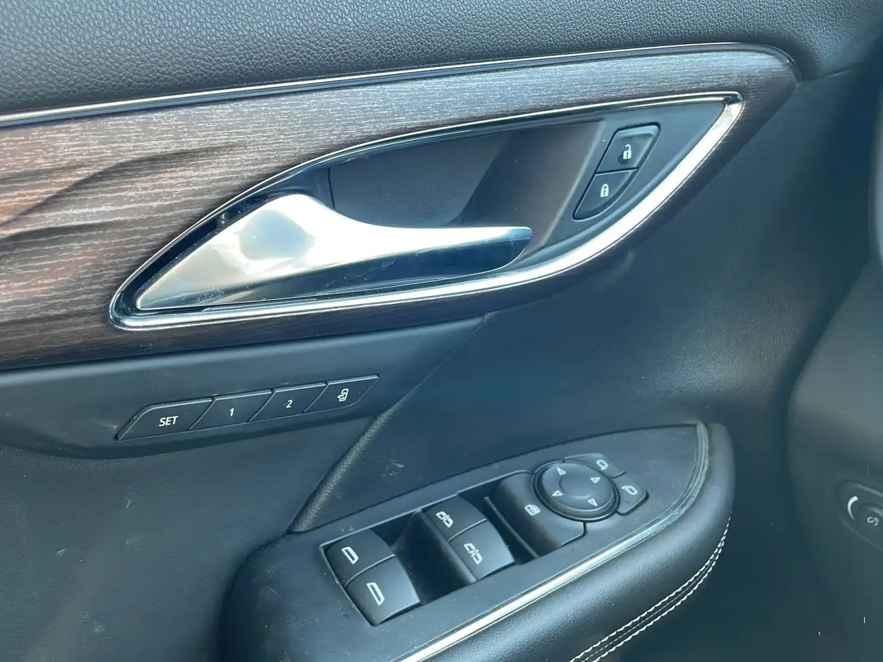 Buick Envision photo Buick Envision