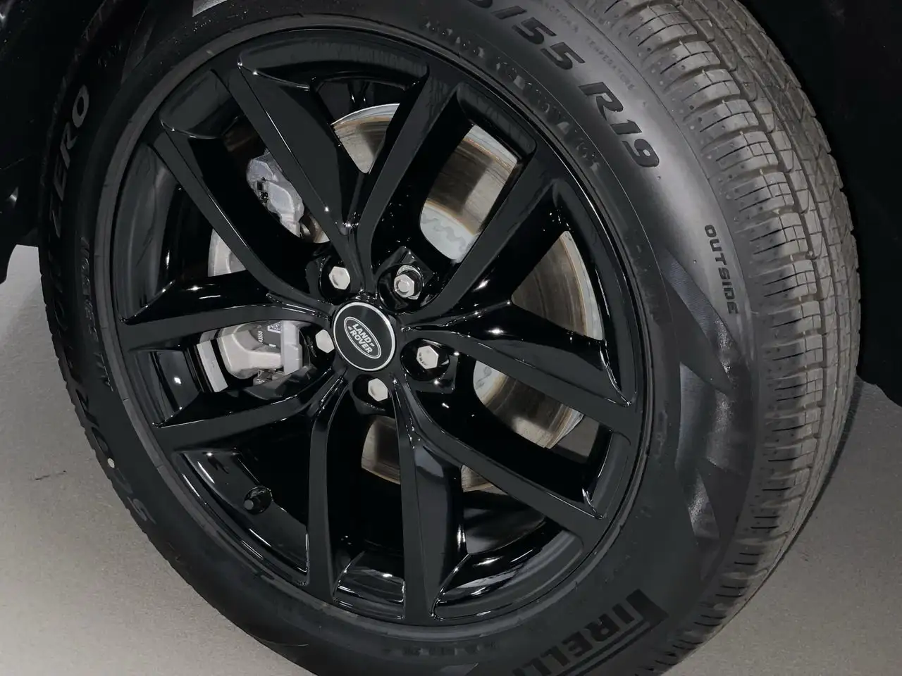 Land Rover Discovery Sport снимка Land Rover Discovery Sport