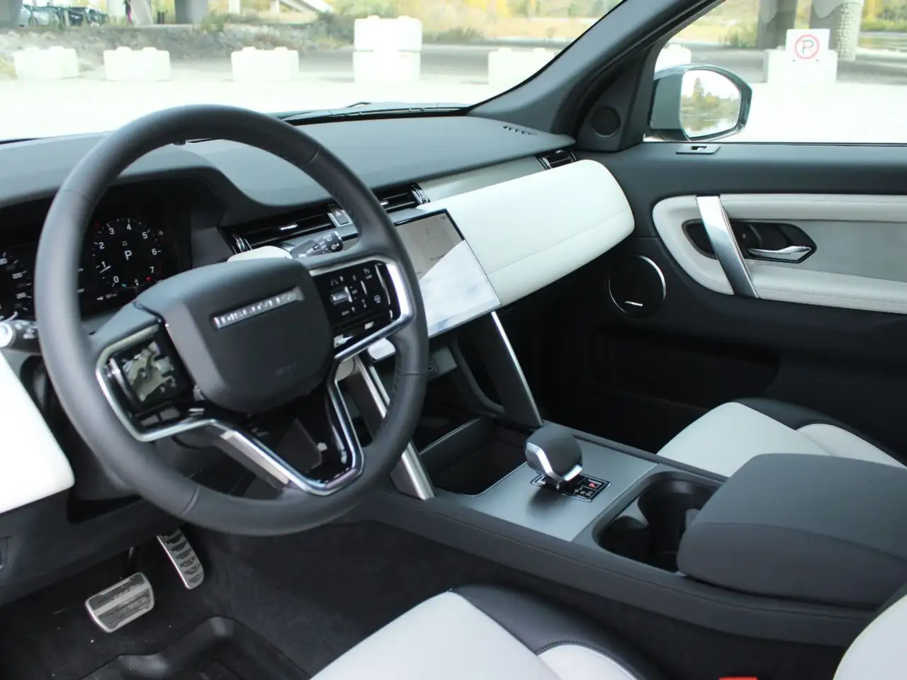 Land Rover Discovery Sport снимка Land Rover Discovery Sport