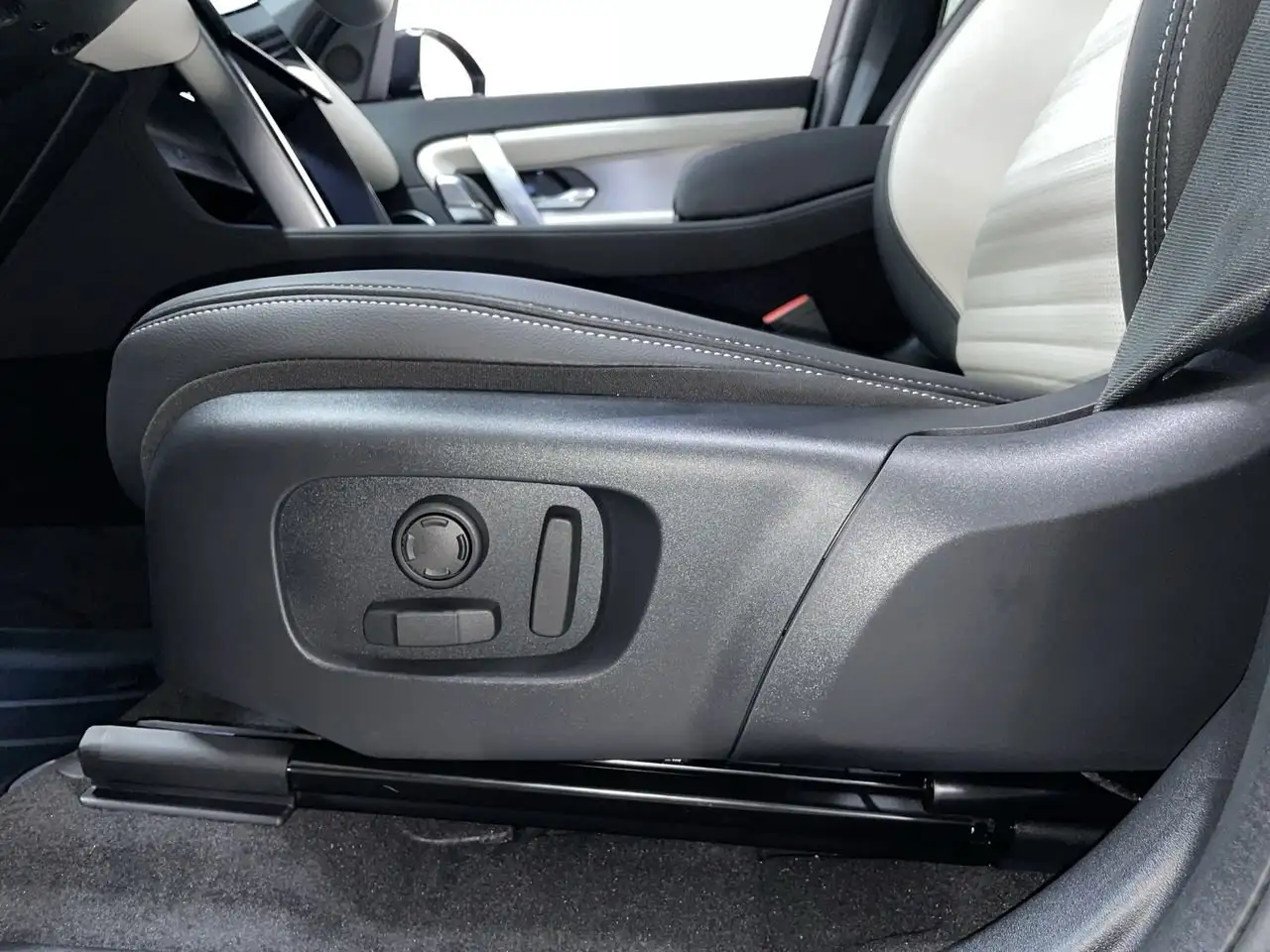 Land Rover Discovery Sport снимка Land Rover Discovery Sport