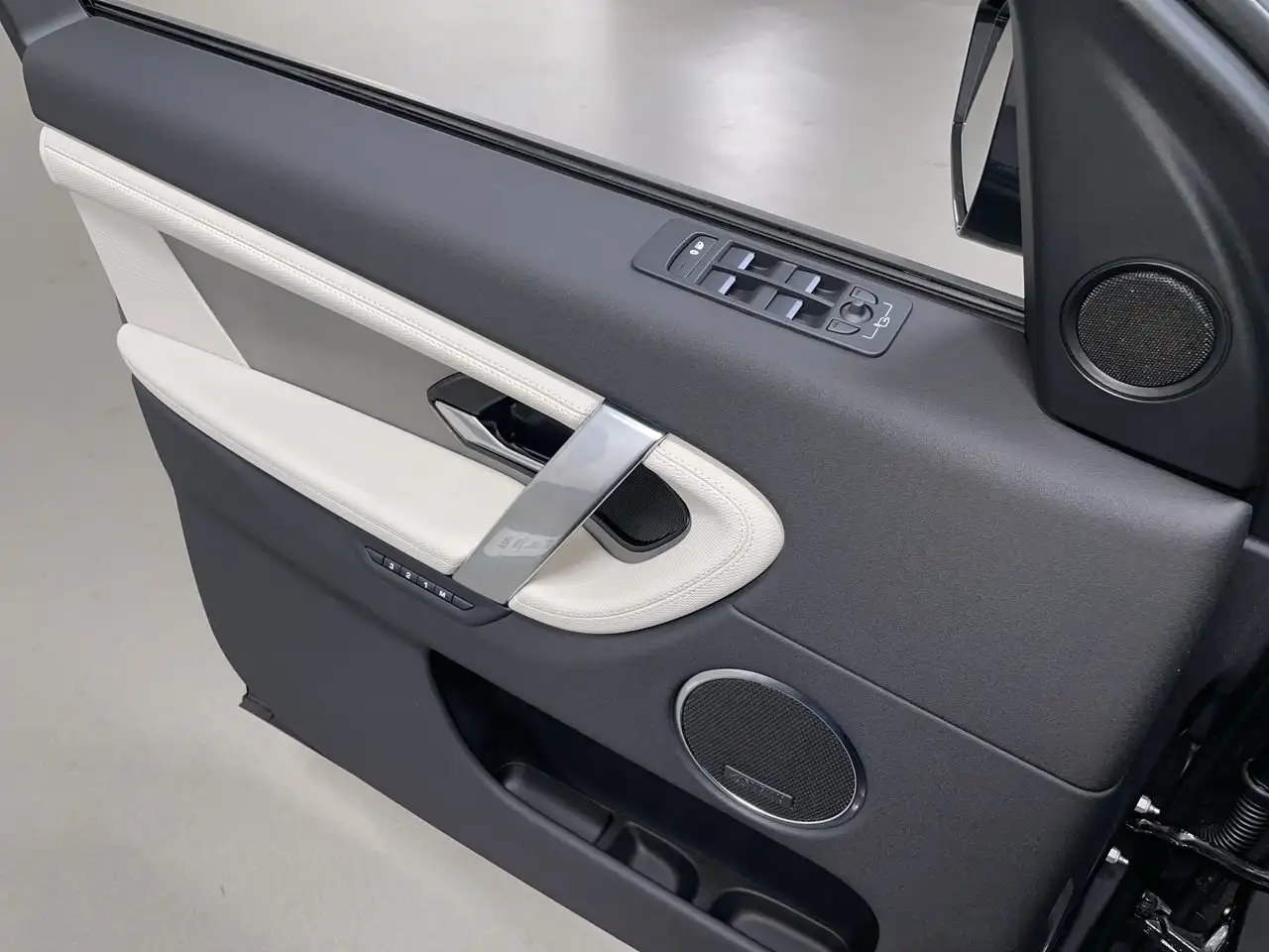 Land Rover Discovery Sport снимка Land Rover Discovery Sport