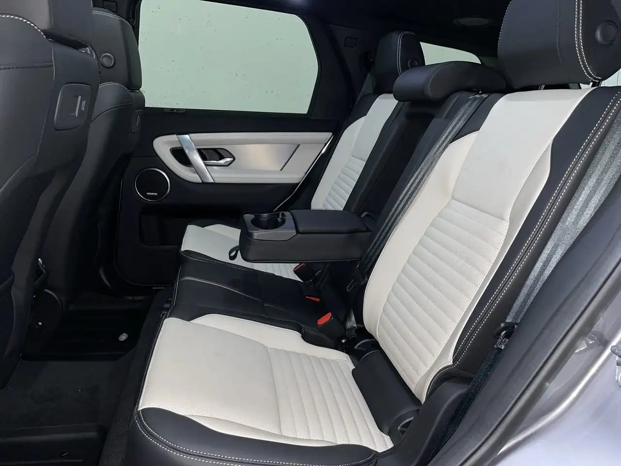 Land Rover Discovery Sport снимка Land Rover Discovery Sport