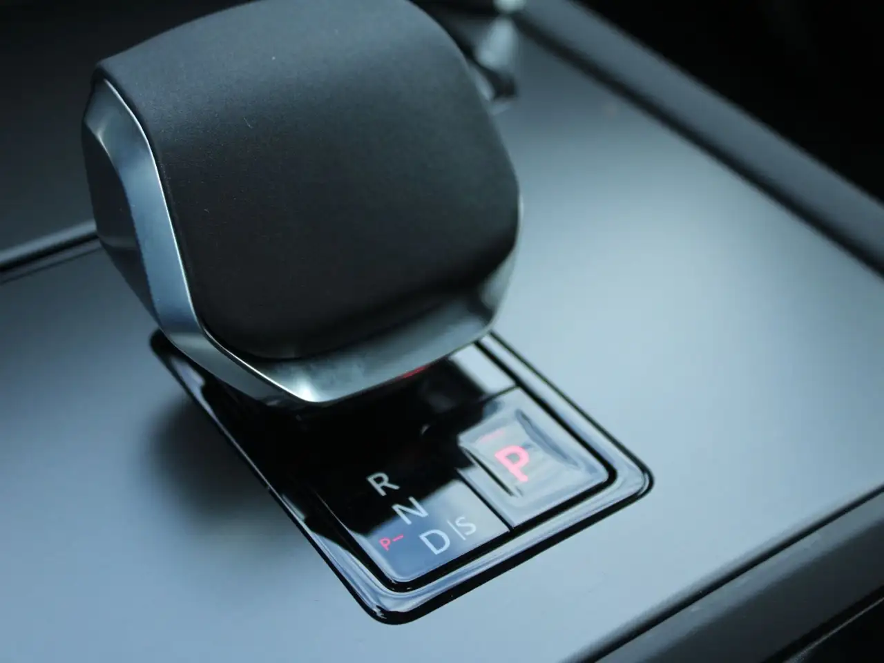 Land Rover Discovery Sport снимка Land Rover Discovery Sport