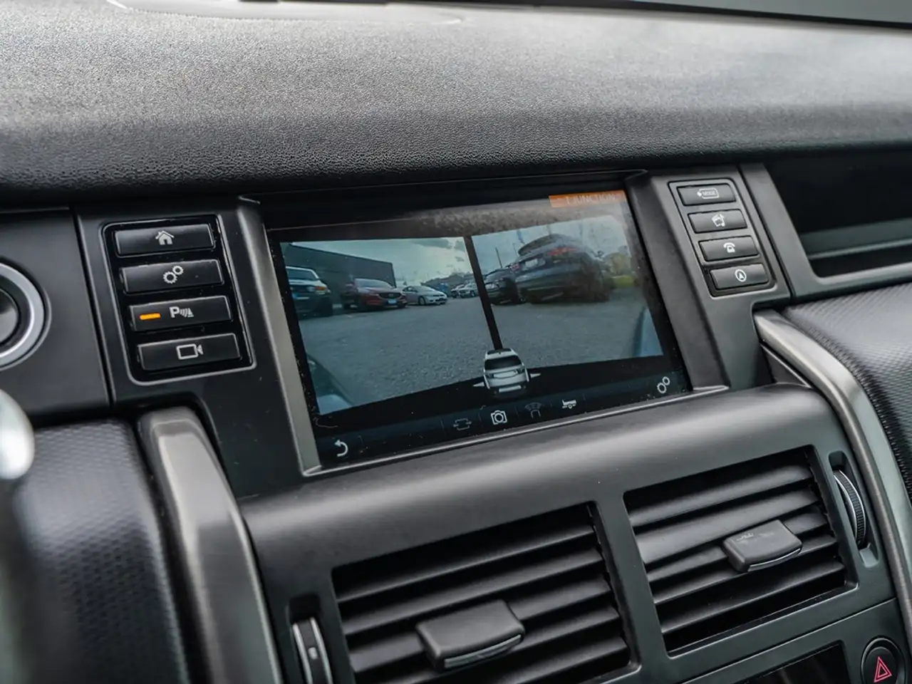Land Rover Discovery Sport снимка Land Rover Discovery Sport