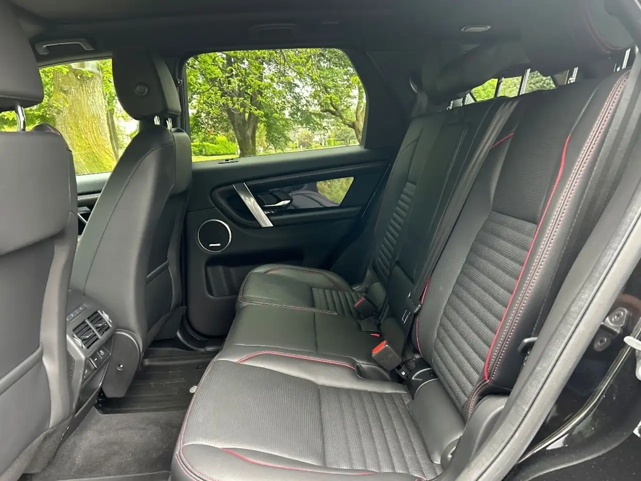 Land Rover Discovery Sport снимка Land Rover Discovery Sport