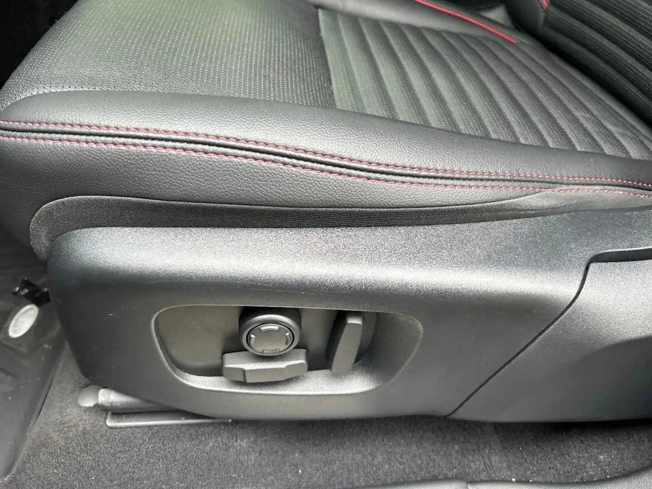 Land Rover Discovery Sport снимка Land Rover Discovery Sport