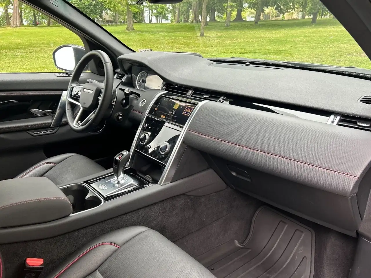 Land Rover Discovery Sport снимка Land Rover Discovery Sport