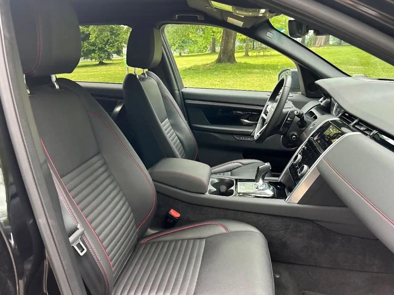 Land Rover Discovery Sport снимка Land Rover Discovery Sport