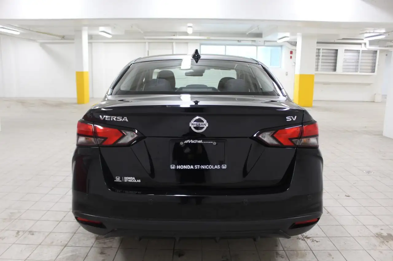 Nissan Versa photo Nissan Versa
