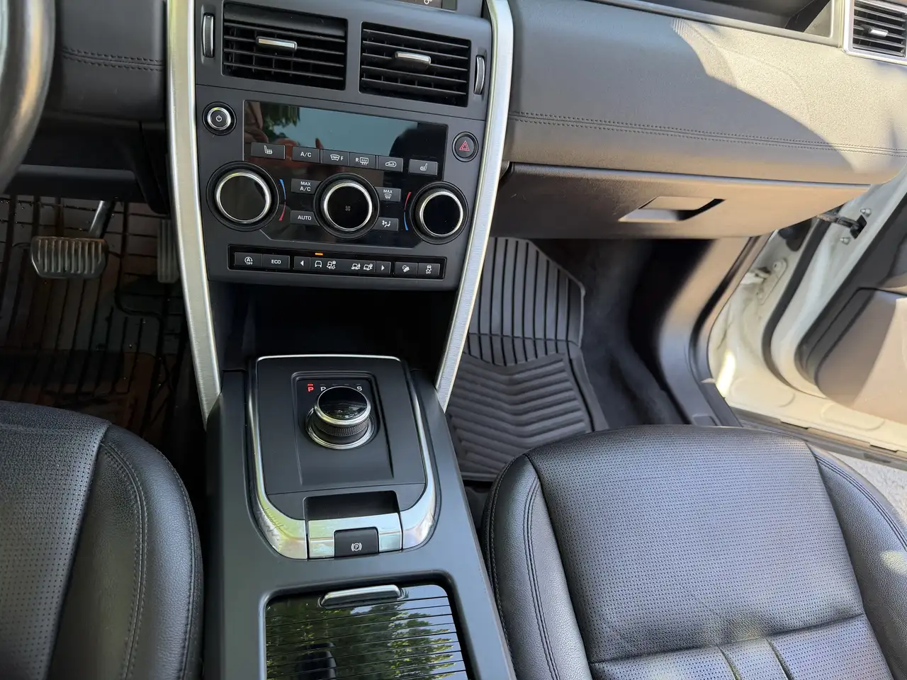 Land Rover Discovery Sport снимка Land Rover Discovery Sport