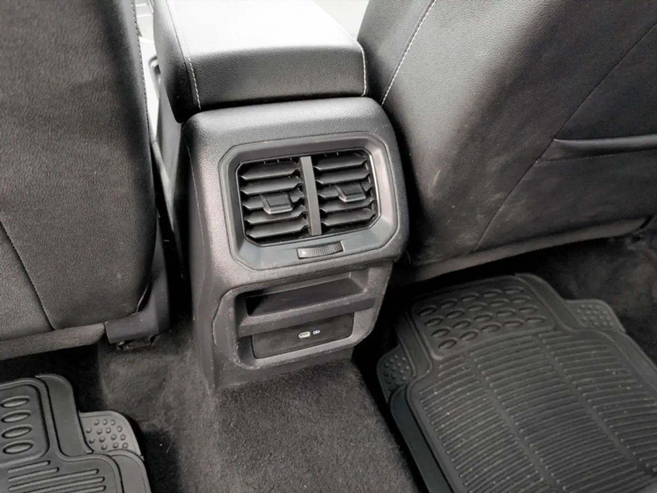 Volkswagen Taos photo Volkswagen Taos